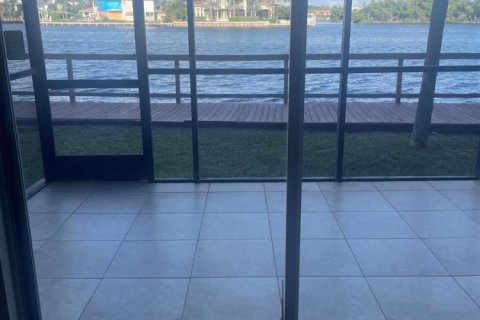 Condo in Boynton Beach, Florida, 2 bedrooms  № 2082184 - photo 2