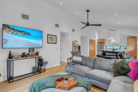 Villa ou maison à vendre à Tampa, Floride: 2 chambres, 111.48 m2 № 2093096 - photo 13