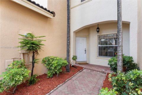 Touwnhouse à vendre à Doral, Floride: 3 chambres, 206.8 m2 № 2048558 - photo 2