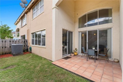 Touwnhouse à vendre à Doral, Floride: 3 chambres, 206.8 m2 № 2048558 - photo 13