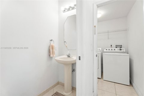 Touwnhouse à vendre à Doral, Floride: 3 chambres, 206.8 m2 № 2048558 - photo 14