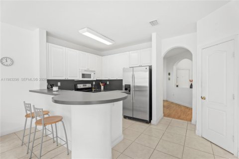 Touwnhouse à vendre à Doral, Floride: 3 chambres, 206.8 m2 № 2048558 - photo 9