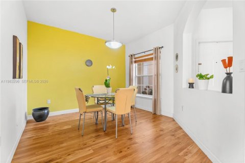 Touwnhouse à vendre à Doral, Floride: 3 chambres, 206.8 m2 № 2048558 - photo 5