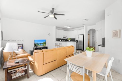 Touwnhouse à vendre à Doral, Floride: 3 chambres, 206.8 m2 № 2048558 - photo 11