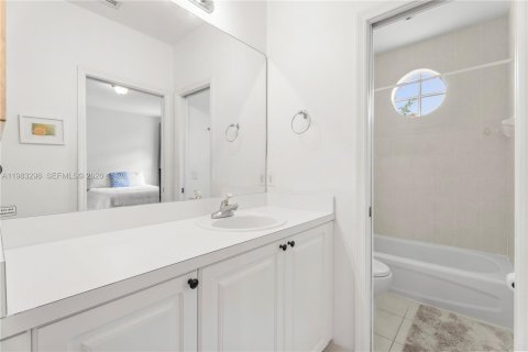 Touwnhouse à vendre à Doral, Floride: 3 chambres, 206.8 m2 № 2048558 - photo 18
