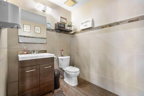 Commercial property in Coconut Creek, Florida № 1958203 - photo 26
