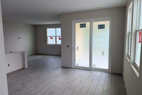 Townhouse in Tampa, Florida 4 bedrooms, 173.17 sq.m. № 2198826 - photo 5