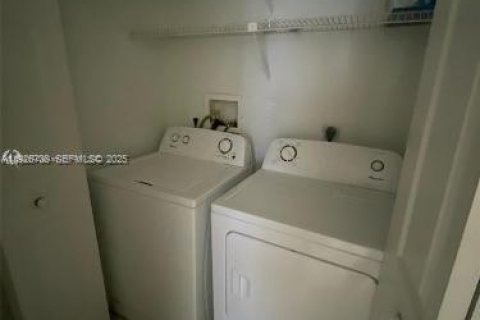 Condominio en venta en North Lauderdale, Florida, 2 dormitorios, 110.18 m2 № 1984419 - foto 10