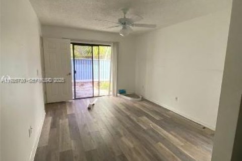 Condominio en venta en North Lauderdale, Florida, 2 dormitorios, 110.18 m2 № 1984419 - foto 5