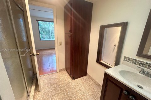 Copropriété à louer à Sunrise, Floride: 2 chambres, 101.26 m2 № 1968881 - photo 10