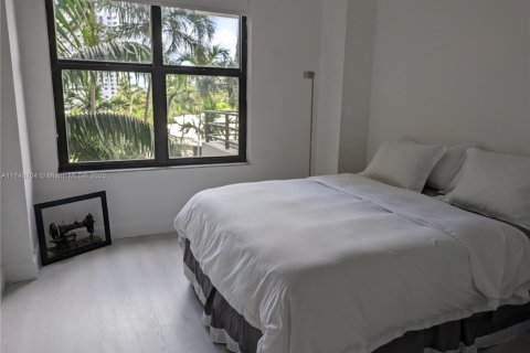 Condo in Hallandale Beach, Florida, 2 bedrooms  № 1706030 - photo 11