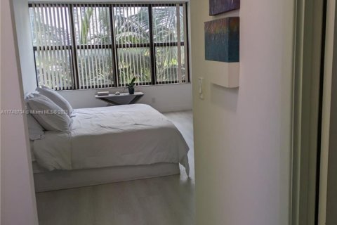 Condo in Hallandale Beach, Florida, 2 bedrooms  № 1706030 - photo 12