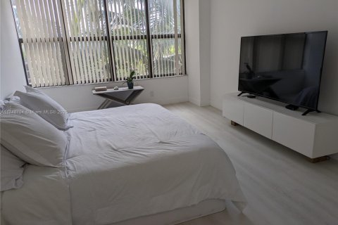 Condo in Hallandale Beach, Florida, 2 bedrooms  № 1706030 - photo 14