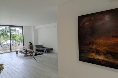 Condo in Hallandale Beach, Florida, 2 bedrooms  № 1706030 - photo 1