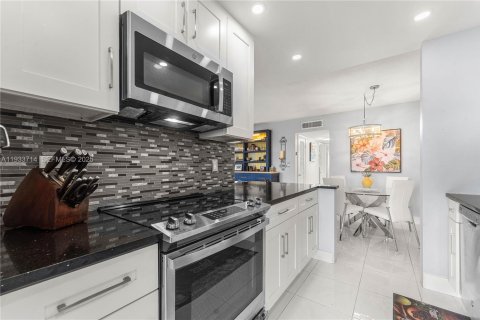 Condominio en venta en Pompano Beach, Florida, 2 dormitorios, 102.19 m2 № 1991991 - foto 9