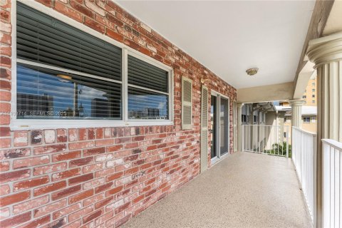 Condominio en venta en Pompano Beach, Florida, 2 dormitorios, 102.19 m2 № 1991991 - foto 25