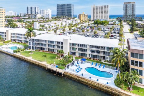 Condominio en venta en Pompano Beach, Florida, 2 dormitorios, 102.19 m2 № 1991991 - foto 1