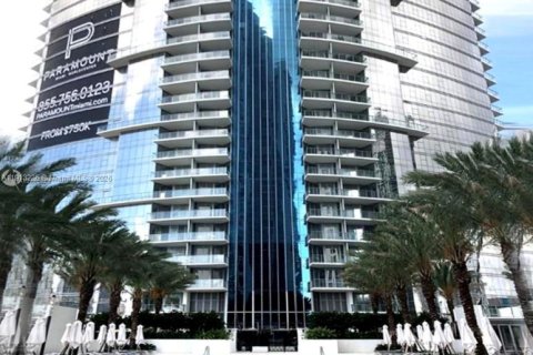 Condo in Miami, Florida, 2 bedrooms  № 1969343 - photo 1