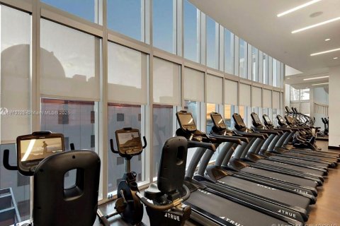 Condo in Miami, Florida, 2 bedrooms  № 1969343 - photo 30