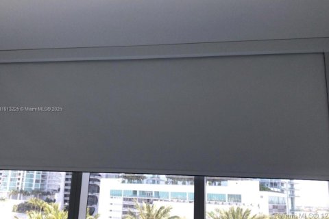 Condo in Miami, Florida, 2 bedrooms  № 1969343 - photo 10