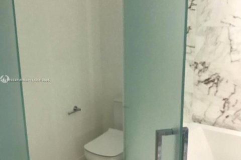 Condo in Miami, Florida, 2 bedrooms  № 1969343 - photo 15