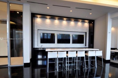 Condo in Miami, Florida, 2 bedrooms  № 1969343 - photo 27