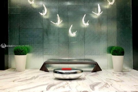 Condo in Miami, Florida, 2 bedrooms  № 1969343 - photo 28