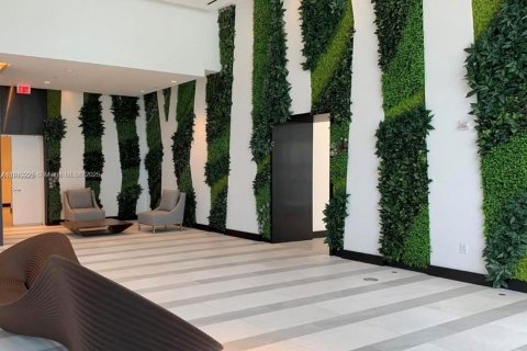 Condo in Miami, Florida, 2 bedrooms  № 1969343 - photo 24