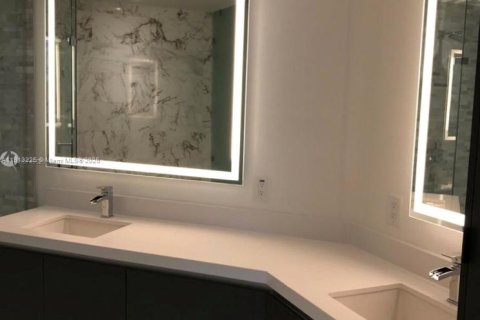 Condo in Miami, Florida, 2 bedrooms  № 1969343 - photo 9