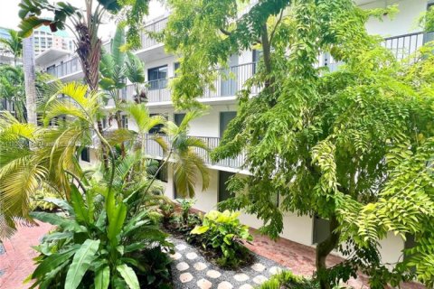 Copropriété à vendre à Miami, Floride: 2 chambres, 64.29 m2 № 1779180 - photo 1