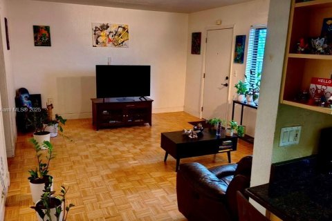 Copropriété à vendre à Miami, Floride: 2 chambres, 64.29 m2 № 1779180 - photo 10
