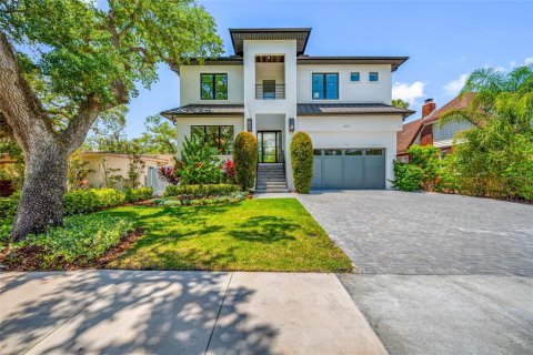 House in Tampa, Florida 5 bedrooms, 459.31 sq.m. № 2115714