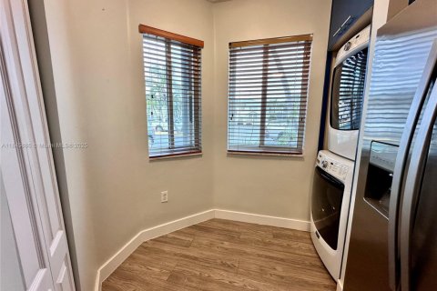 Touwnhouse à louer à Sweetwater, Floride: 2 chambres, 106.84 m2 № 1981832 - photo 11