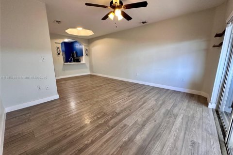 Touwnhouse à louer à Sweetwater, Floride: 2 chambres, 106.84 m2 № 1981832 - photo 5