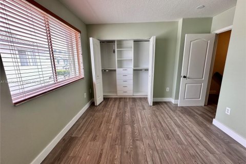 Touwnhouse à louer à Sweetwater, Floride: 2 chambres, 106.84 m2 № 1981832 - photo 16