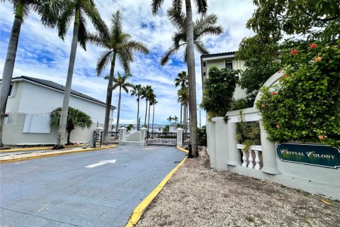 Touwnhouse à louer à Sweetwater, Floride: 2 chambres, 106.84 m2 № 1981832 - photo 1