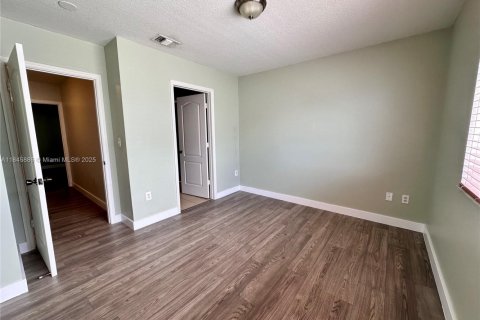 Touwnhouse à louer à Sweetwater, Floride: 2 chambres, 106.84 m2 № 1981832 - photo 17