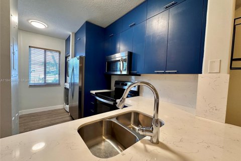 Touwnhouse à louer à Sweetwater, Floride: 2 chambres, 106.84 m2 № 1981832 - photo 6