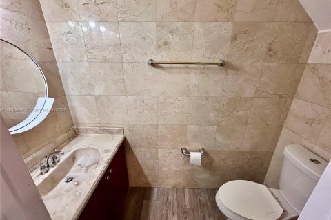 Touwnhouse à louer à Sweetwater, Floride: 2 chambres, 106.84 m2 № 1981832 - photo 12