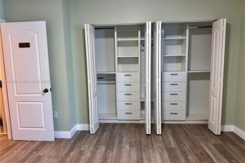 Touwnhouse à louer à Sweetwater, Floride: 2 chambres, 106.84 m2 № 1981832 - photo 23