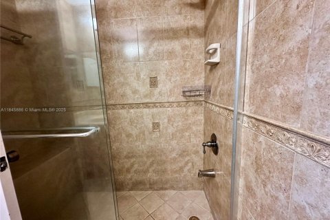 Touwnhouse à louer à Sweetwater, Floride: 2 chambres, 106.84 m2 № 1981832 - photo 25