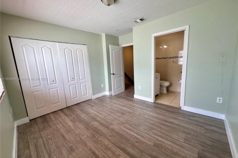 Touwnhouse à louer à Sweetwater, Floride: 2 chambres, 106.84 m2 № 1981832 - photo 15