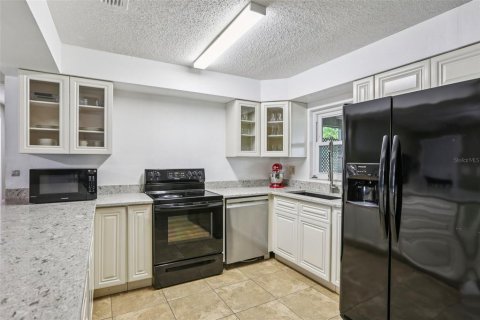Купить виллу или дом в Плант-Сити, Флорида 9 комнат, 111.48м2, № 1912935 - фото 7