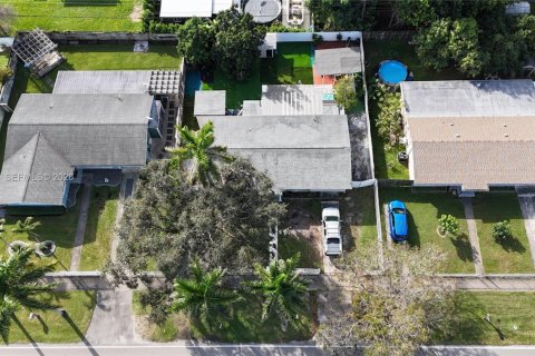 Casa en venta en Homestead, Florida, 4 dormitorios, 138.33 m2 № 2088687 - foto 9
