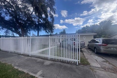 Casa en venta en Homestead, Florida, 4 dormitorios, 138.33 m2 № 2088687 - foto 5