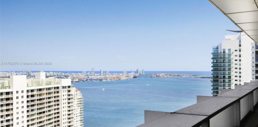 Condominio en Miami, Florida, 3 dormitorios № 1692259