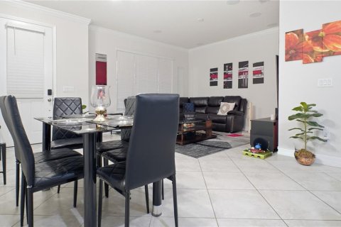Touwnhouse à vendre à Kissimmee, Floride: 3 chambres, 148.83 m2 № 2413425 - photo 9