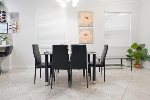 Touwnhouse à vendre à Kissimmee, Floride: 3 chambres, 148.83 m2 № 2413425 - photo 10