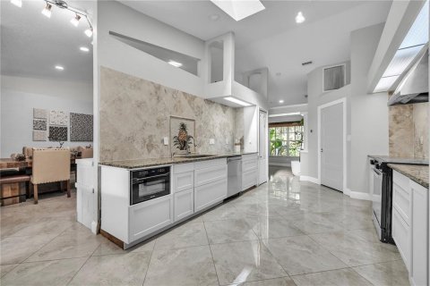 Villa ou maison à vendre à North Port, Floride: 6 chambres, 506.32 m2 № 2200730 - photo 18