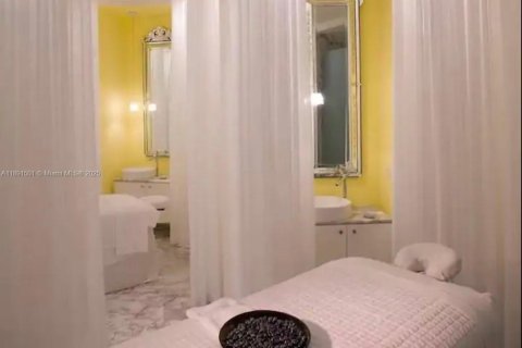 Condo in Miami, Florida, 1 bedroom  № 1944739 - photo 21